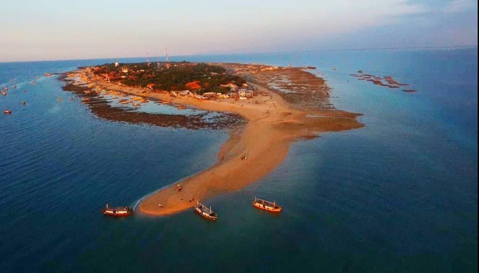 Gili Ketapang: Snorkeling & Local Island Wandering - Visitor Center Activities
