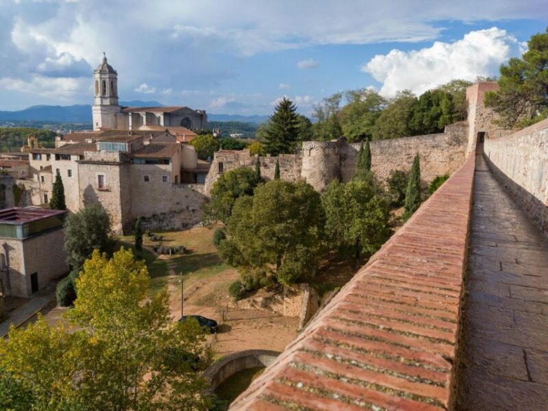 Girona: Essential Audio Tour at Your Own Pace [Spanish] - Good To Know