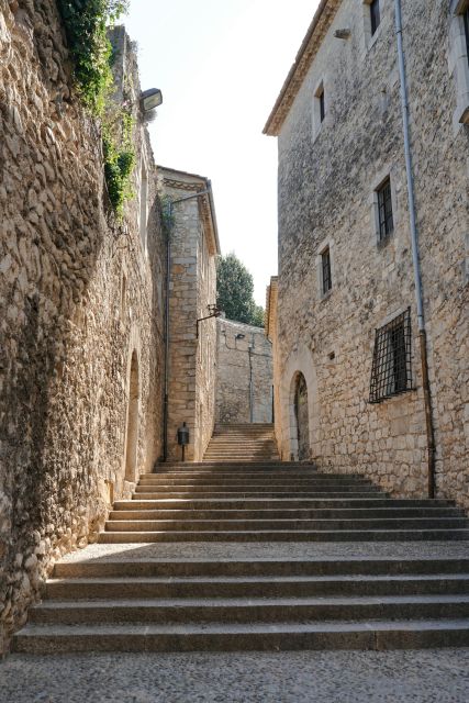 Girona: Essential Audio Tour at Your Own Pace [Spanish] - Panoramic Views and Local Culture