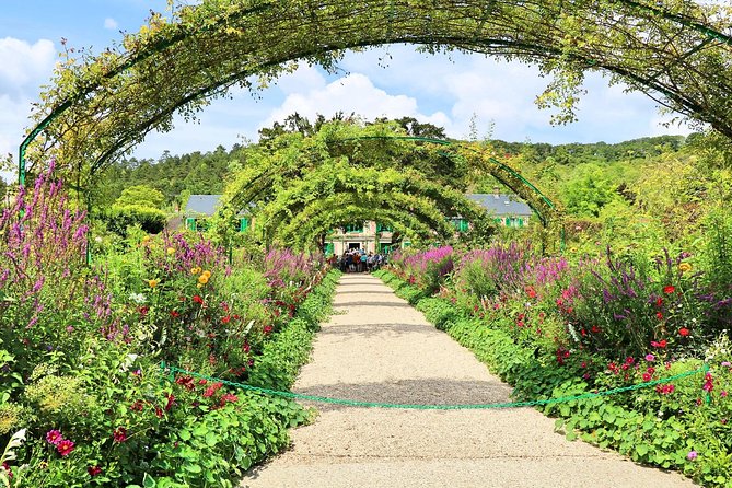 Giverny and Monets Garden Half-Day Trip From Paris - Private Tour Option