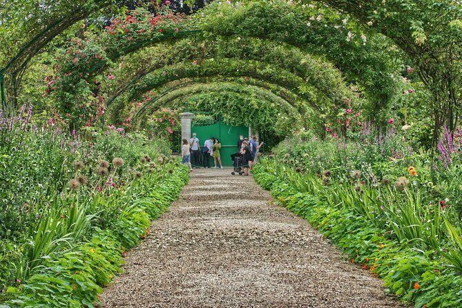Giverny Versailles Trianon Small Group from Paris by Minivan - An Overview of What to Expect