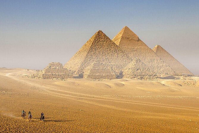 Giza Pyramids and Egyptian Museum Stopover Tour - Key Points