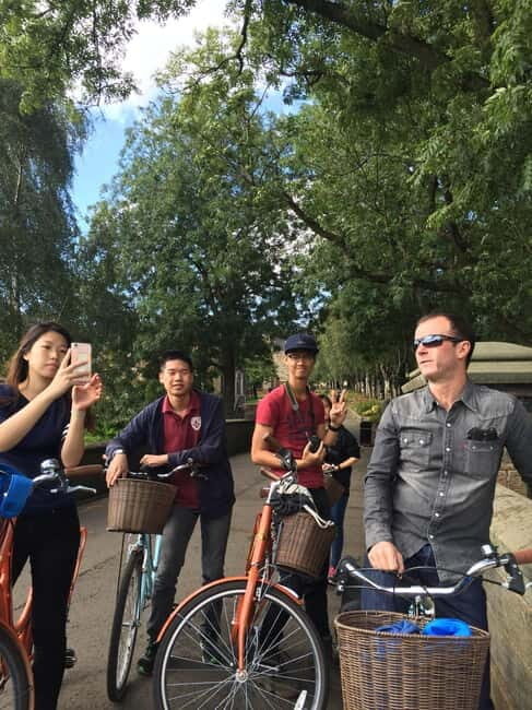 Glasgow: City, Green spaces and Clyde Bridges Bike Tour - Who Should Consider This Tour?