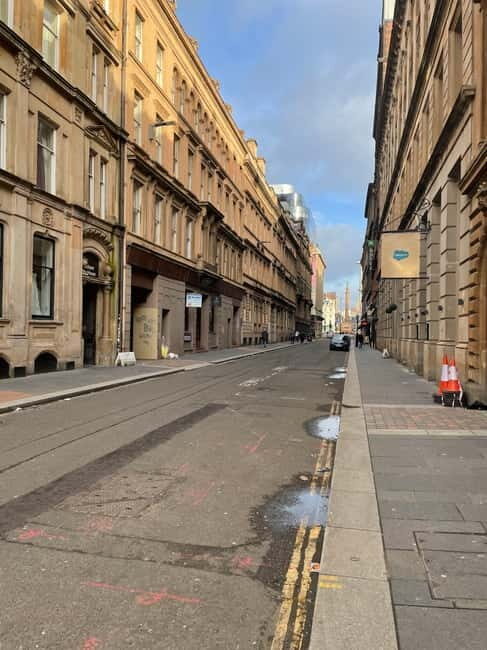 Glasgow: Historical Walking Tour: Guided by a local actor - Authentic Experiences and Authentic Guides