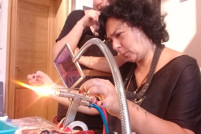 Glass Melting and Shaping with Flame with the Senior Glass Master - Final Touches and Personal Keepsakes