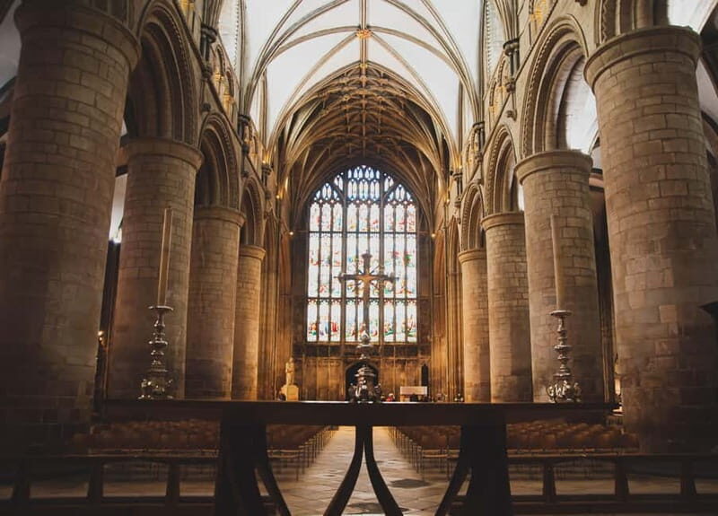 Gloucester Cathedral: Highlights Tour - An Authentic Look at Gloucester Cathedral