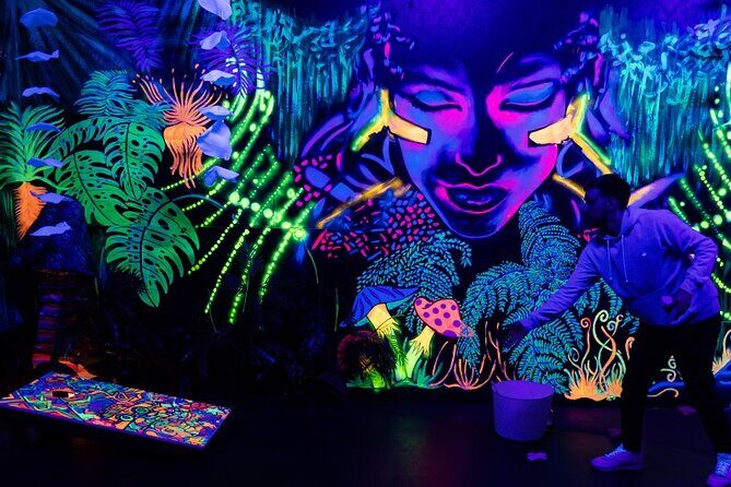Glow in the Dark Mini Golf in Queenstown - Who Should Visit?