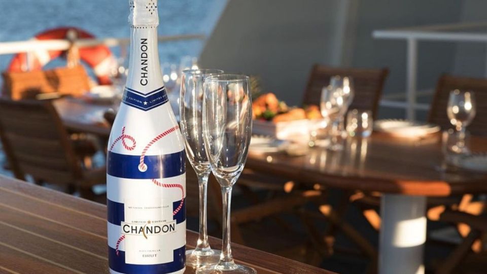 Gold Coast: Luxury Sunset Boat Cruise - Inclusions and Amenities