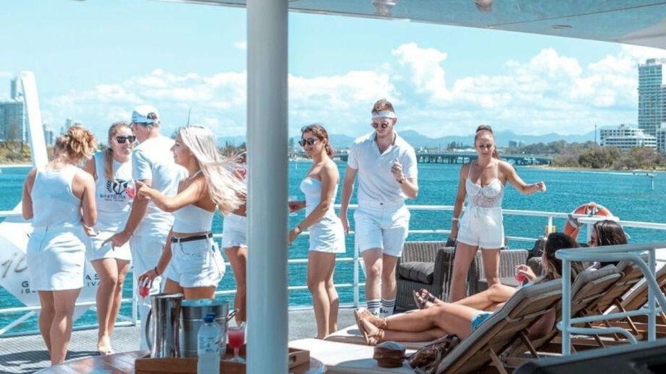 Gold Coast: Luxury Sunset Boat Cruise - Onboard Services and Entertainment