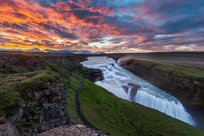 Golden Circle Tour and Evening Northern Lights Cruise from Reykjavik - Key Points