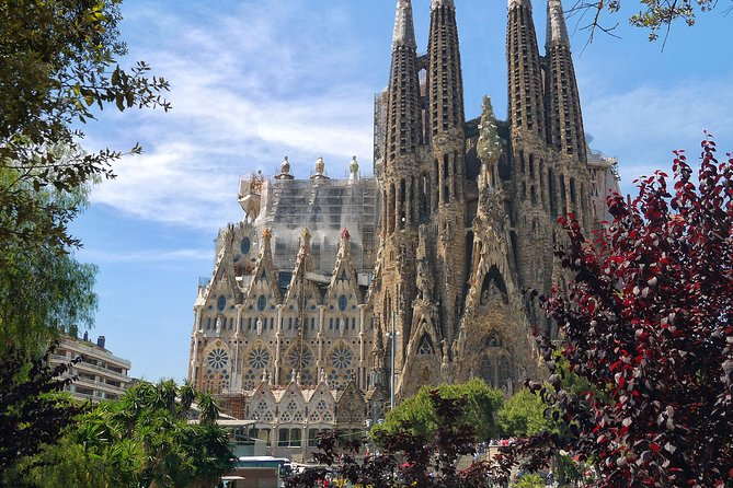 Golden Hour in Gaudis Sagrada Familia With Expert Guide - Accessibility and Requests