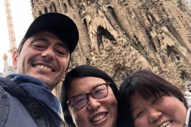 Golden Hour in Gaudis Sagrada Familia With Expert Guide - Cancellation Policy