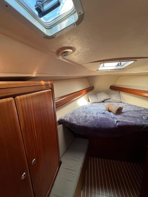 Golden Hour on Elegant Yacht: Sunset Tour in Lagos, Algarve - Key Points: