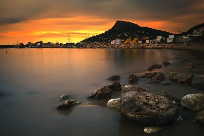 GOLDEN HOUR: SUNSET IN THE COSTA BRAVA - Key Points
