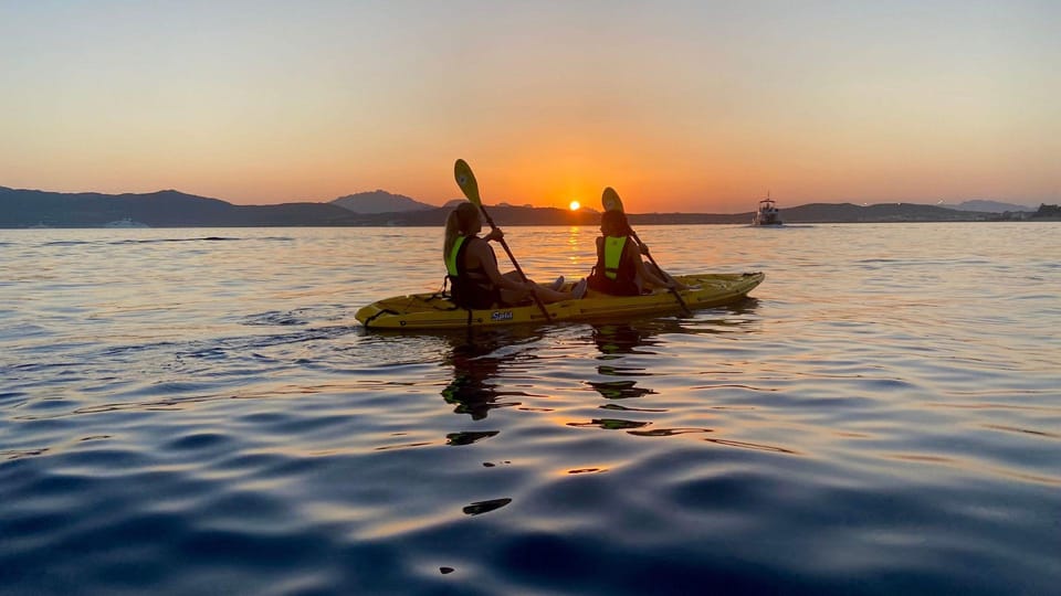Golfo Aranci: German Guided Kayak Tour, Aperitif & Dolphins - Tour Overview