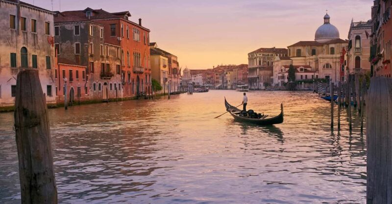 Gondola Serenade: Romance on Venetian Waters Private - Key Points