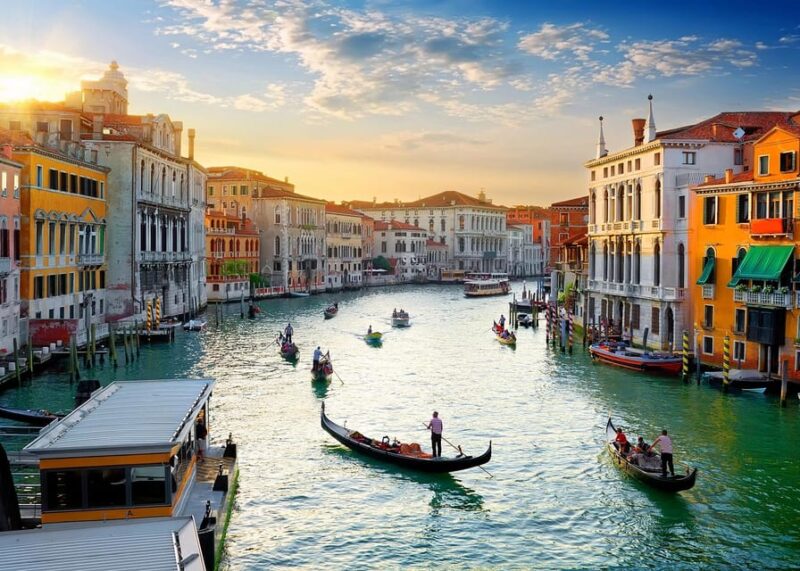 Gondola Serenade: the Timeless Charm of Private Venice - The Magic of Live Music