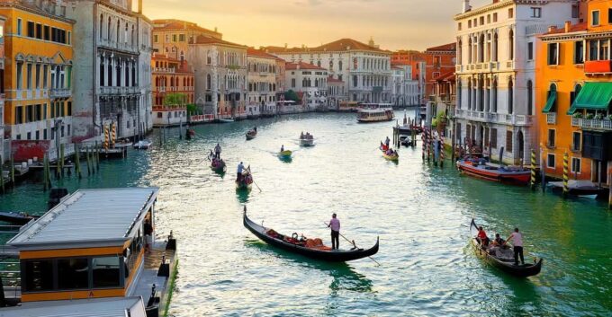 Gondola Serenade: the Timeless Charm of Private Venice - What to Bring for Your Ride