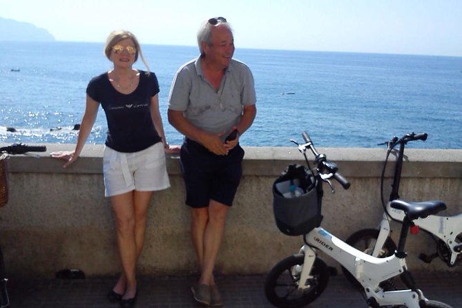Good Morning Rider: Discovering the Town by Bike - Included Refreshments and Amenities