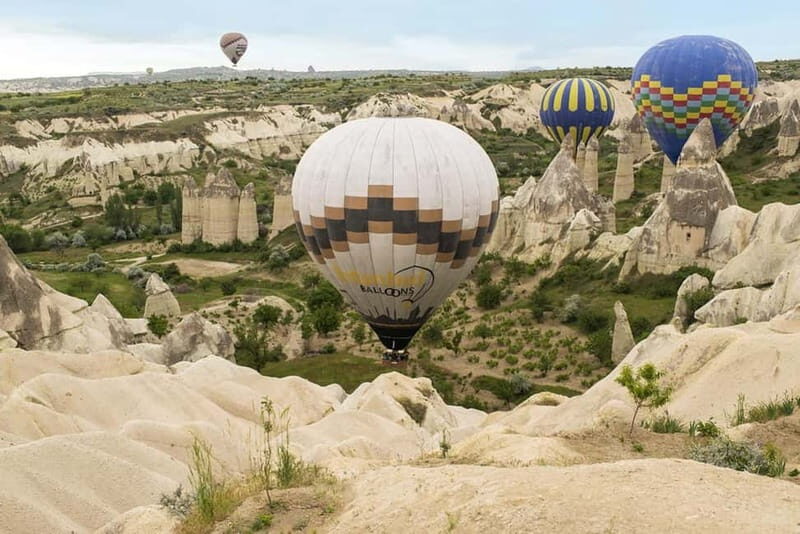 Göreme: Sunrise Hot Air Balloon Ride with Gift Video - Landing and Celebration