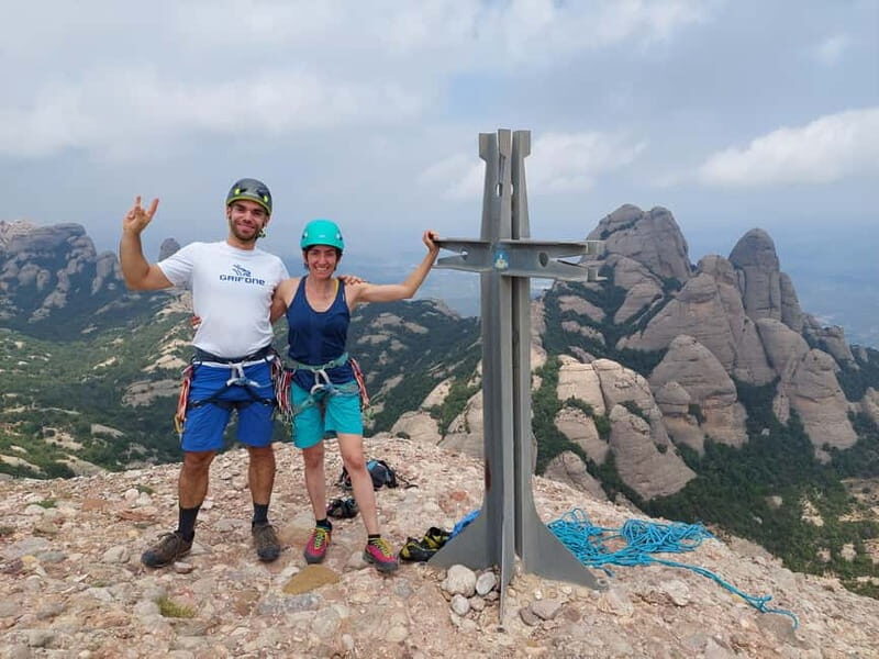 Gorros de Montserrat: climb and enjoy the magical mountain from its peaks. - Practical Details and Value