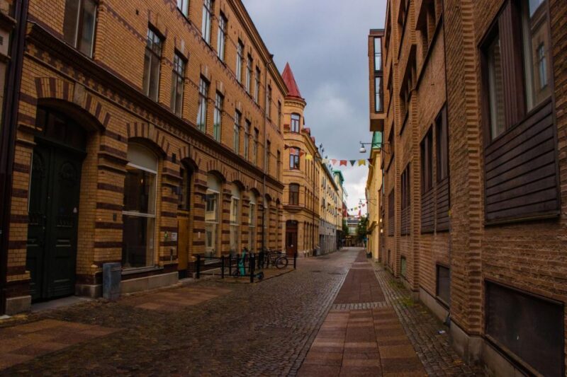 Gothenburg: Express Walk With a Local in 60 Minutes - What to Bring