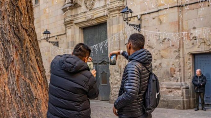 Gothic Quarter and Born District: Photographic Workshop - Language and Group Size