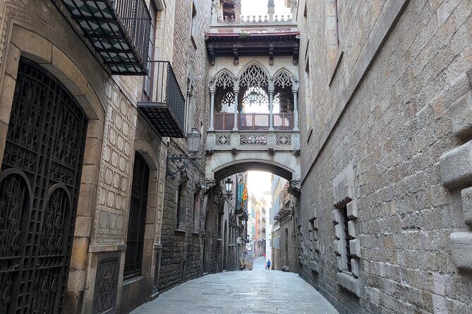 Gothic Quarter and Gaudí Small-Group Tour - Discovering Barcelona’s Layers: A Deep Dive into the Itinerary