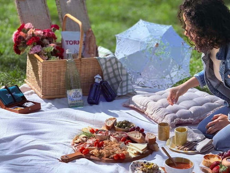 Gourmet Spanish Tapas Picnic in Retiro Park (Private) - Why This Experience Stands Out