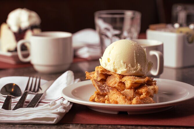 Gourmet tour Groupe Sogno Experience by Cicerone Tours - Exploring Old Quebec Through Flavors and Stories