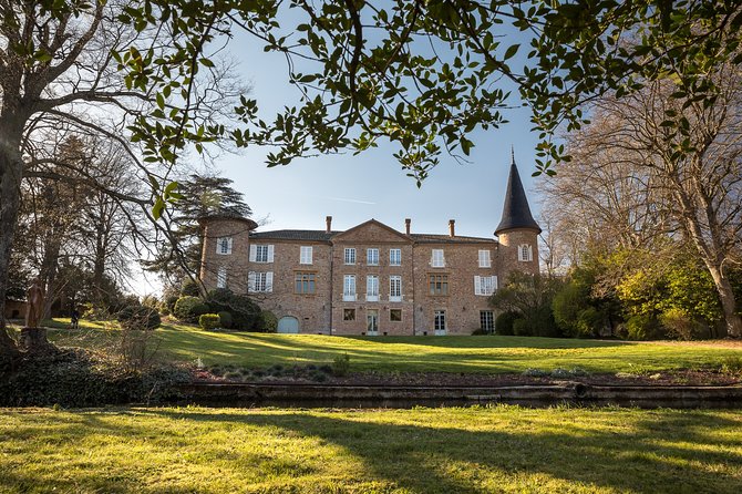 Gourmet Walk in the Gardens of Château Champ-Renard - Meeting and End Points