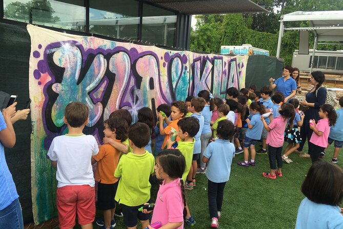 Graffiti Class - Pedro AMOS Galeria - Little River - Accessibility Features