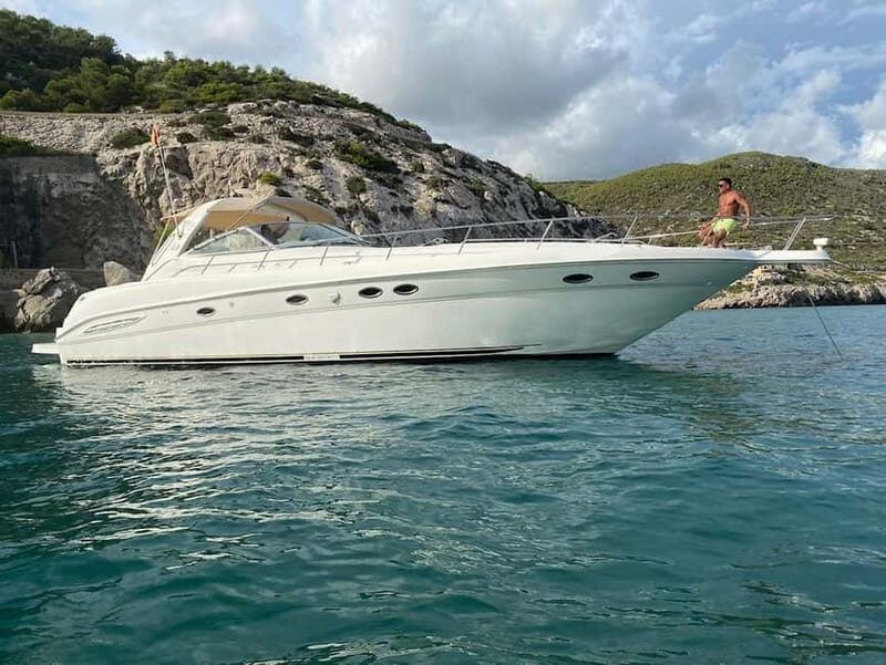 Gran Canaria: Shared yacht excursion with beverages, lunch and snorkeling - Key Points