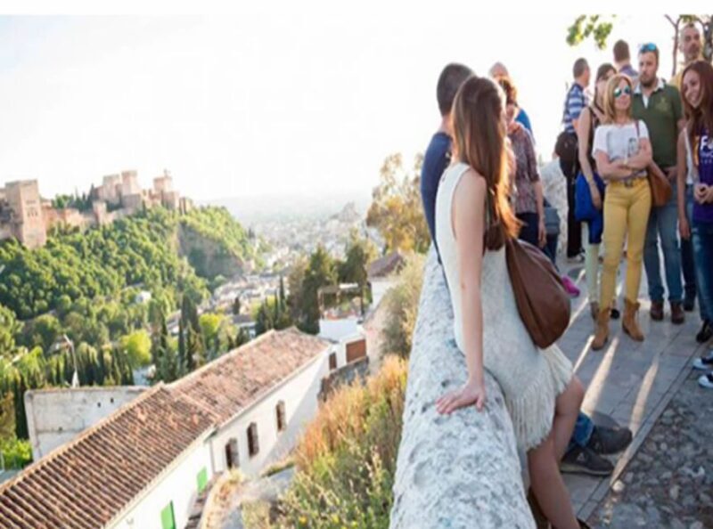 Granada: Albaicín and Sacromonte 2.5-Hour Walking Tour - Key Points: