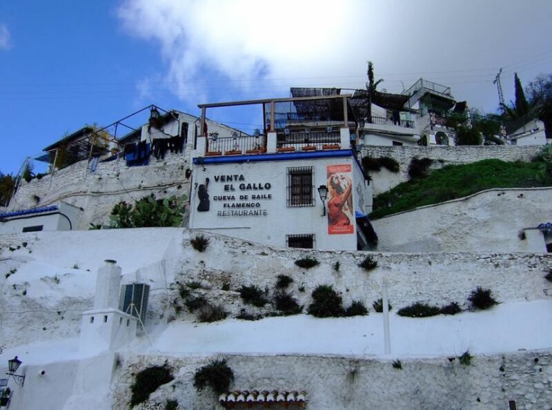 Granada: Albaicín and Sacromonte 2.5-Hour Walking Tour - Exploring Sacromonte’s Gypsy Caves