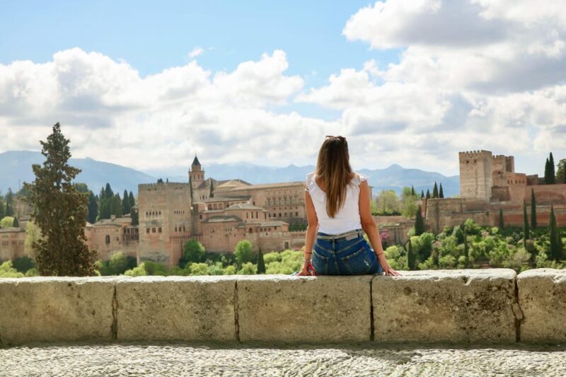 Granada: Albaicín and Sacromonte Guided Private Walking Tour - Itinerary and Highlights