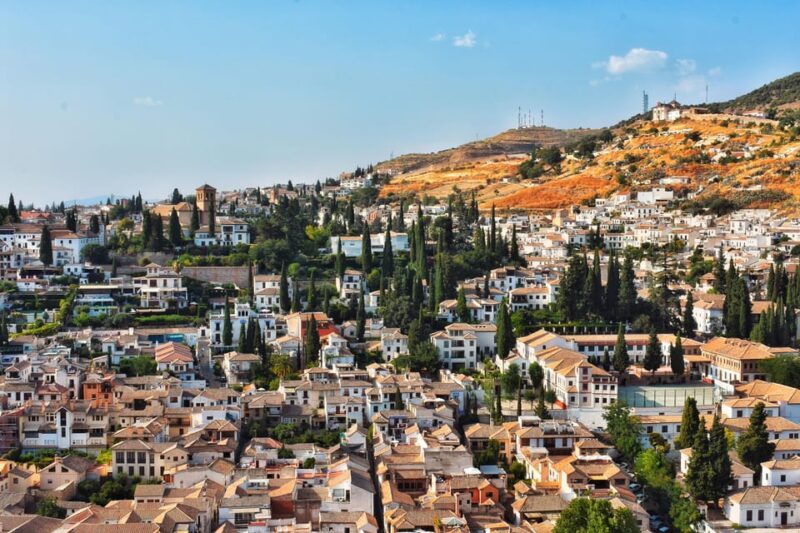 Granada: Albaicín and Sacromonte Guided Private Walking Tour - Guide and Language Options
