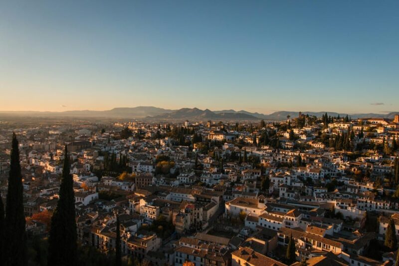 Granada: Albaicín and Sacromonte Guided Private Walking Tour - Exploring the Albaicín