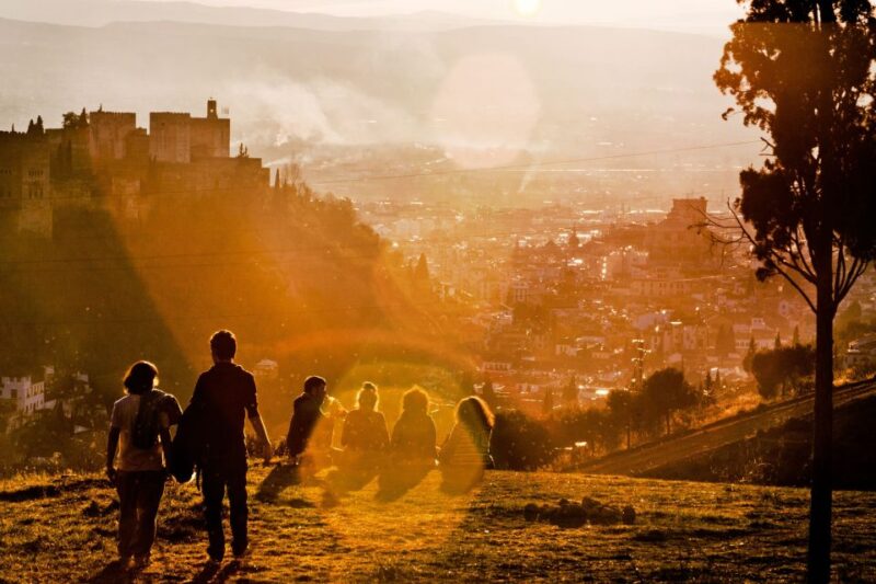 Granada: Albaicín and Sacromonte Guided Sunset Walking Tour - Tour Experience