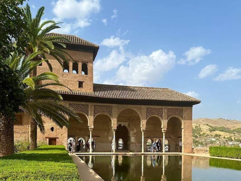 Granada: Albaicin and Sacromonte Guided Walking Tour - Authentic Experiences and Authentic Insights