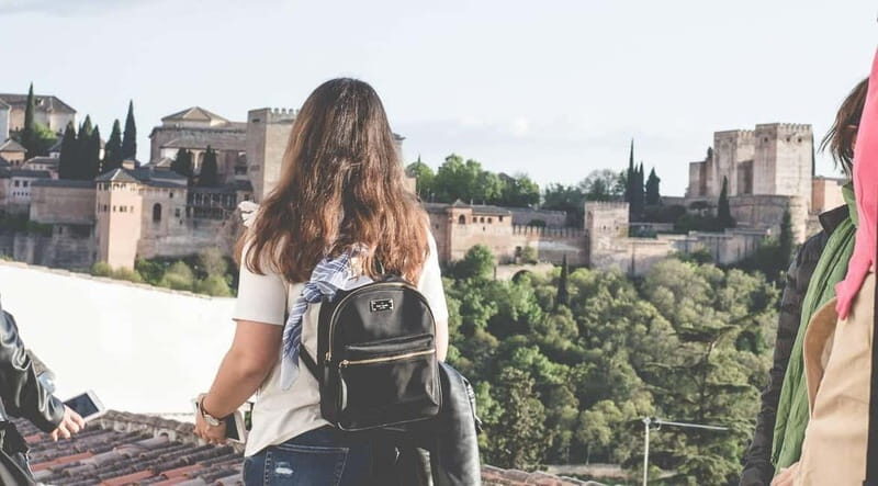 Granada: Albayzin and Sacromonte Hybrid Walking Tour - Key Points