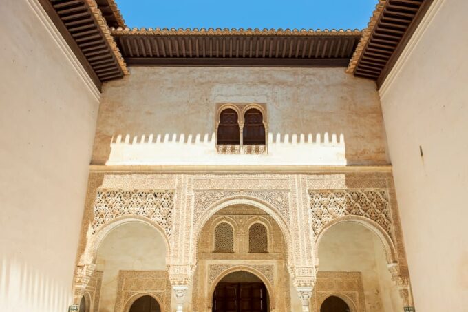 Granada: Alhambra and Albaicín Small Group Tour - Taking in the Nasrid Palaces
