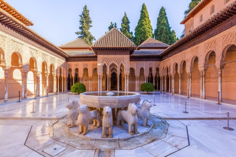 Granada: Alhambra and Nasrid Palaces Small Guided Tour - Experience Highlights