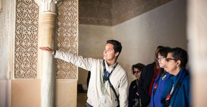 Granada: Alhambra and Nasrid Palaces Small Guided Tour - Exploring the Nasrid Palaces