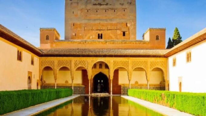 Granada: Alhambra and Nasrid Palaces Tour Without Tickets - Whats Included