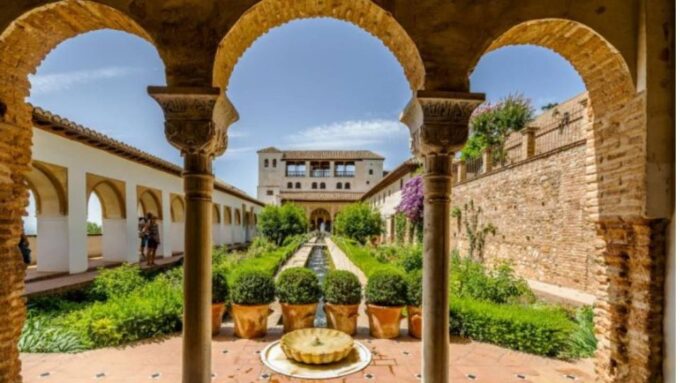 Granada: Alhambra and Nasrid Palaces Tour Without Tickets - The Sum Up