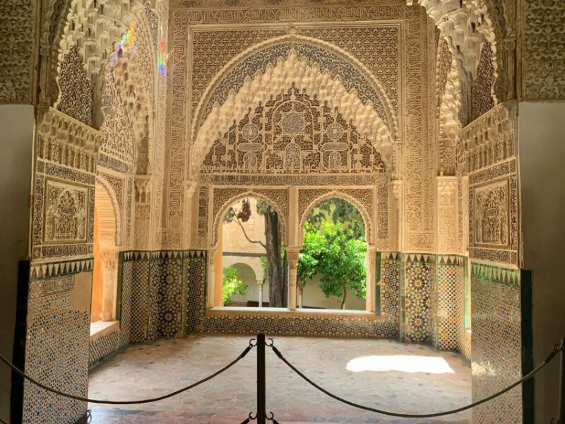 Granada: Alhambra Complex Guided Tour With Ticket - Key Points