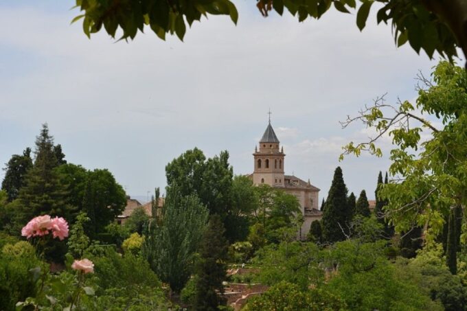 Granada: Alhambra Gardens, Generalife & Alcazaba Guided Tour - Inclusions, Exclusions, and Important Information