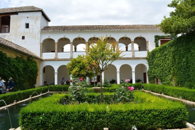 Granada: Alhambra Gardens, Generalife & Alcazaba Guided Tour - Customer Feedback and Experiences