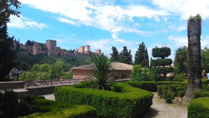 Granada: Alhambra Gardens, Generalife & Alcazaba Guided Tour - Plan Your Alhambra Adventure